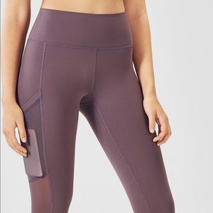Fabletics Mila high waisted pocket Capri leggings